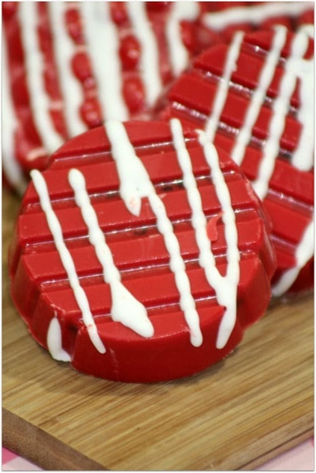 <p><a href="https://kellystilwell.com/chocolate-dipped-valentines-oreos/" rel="nofollow noopener" target="_blank" data-ylk="slk:Kelly Stillwell;elm:context_link;itc:0;sec:content-canvas" class="link ">Kelly Stillwell</a></p>