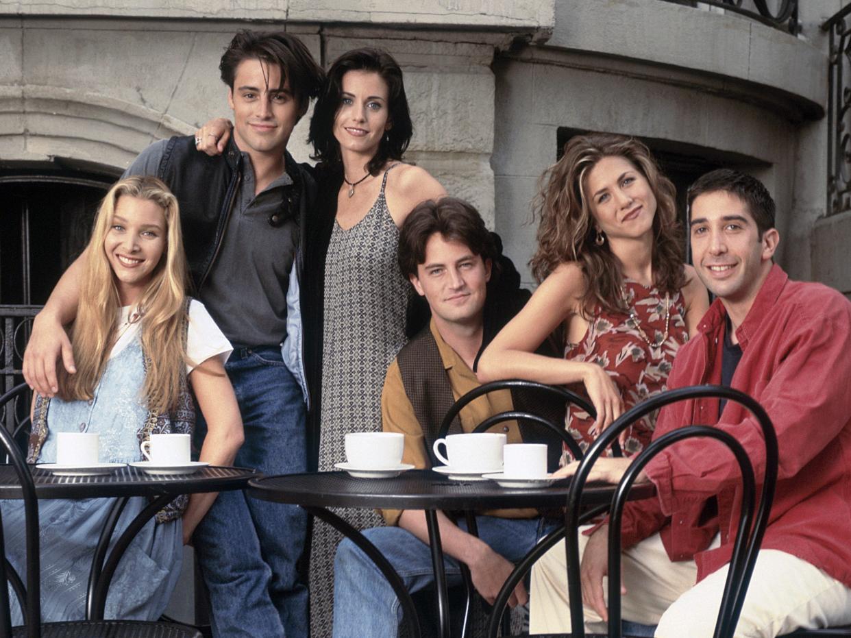 Lisa Kudrow as Phoebe Buffay, Matt LeBlanc as Joey Tribbiani, Courteney Cox as Monica Geller, Matthew Perry as Chandler Bing, Jennifer Aniston as Rachel Green, and David Schwimmer as Ross Geller on the set of "Friends" in 1994.