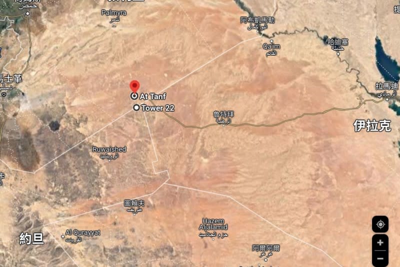 <cite>2024年1月28日，美國設立於約旦的軍事基地Tower 22遭無人機攻擊，3名美軍喪命。圖為事發地點Tower 22與鄰近敘利亞坦夫基地（Al-Tanf base）示意圖。（翻攝自Google地圖）</cite>