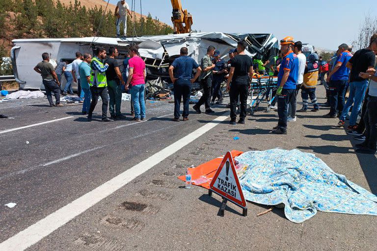 El lugar del accidente vial entre Gaziantep y Nizip en Turquía el 20 de agosto del 2022. 