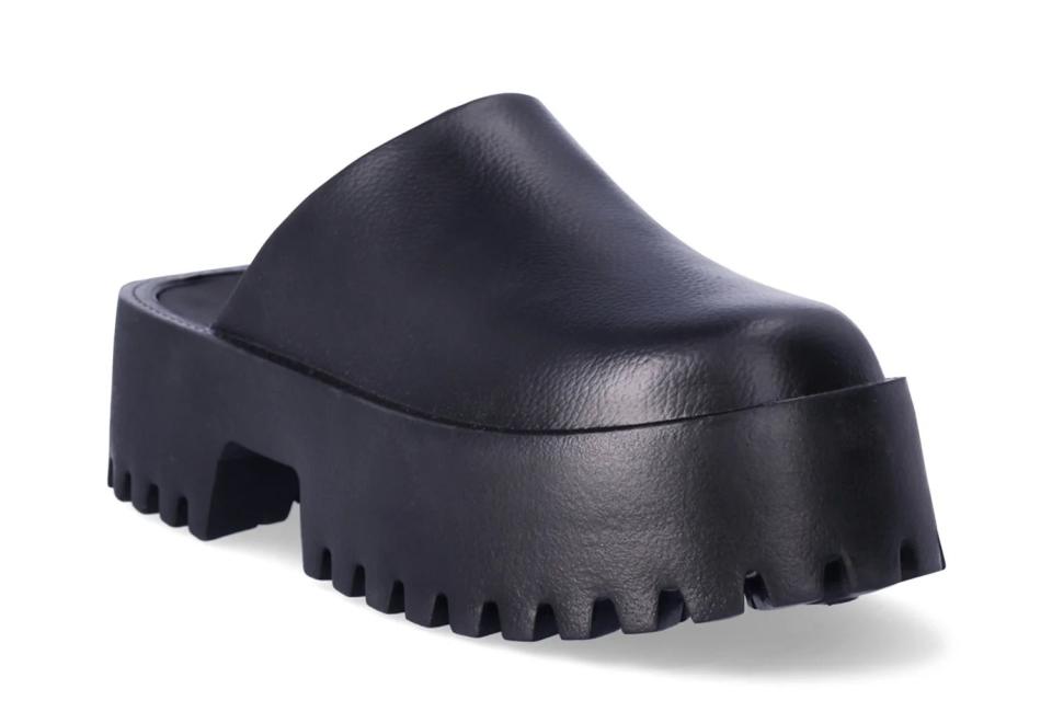 The black clog