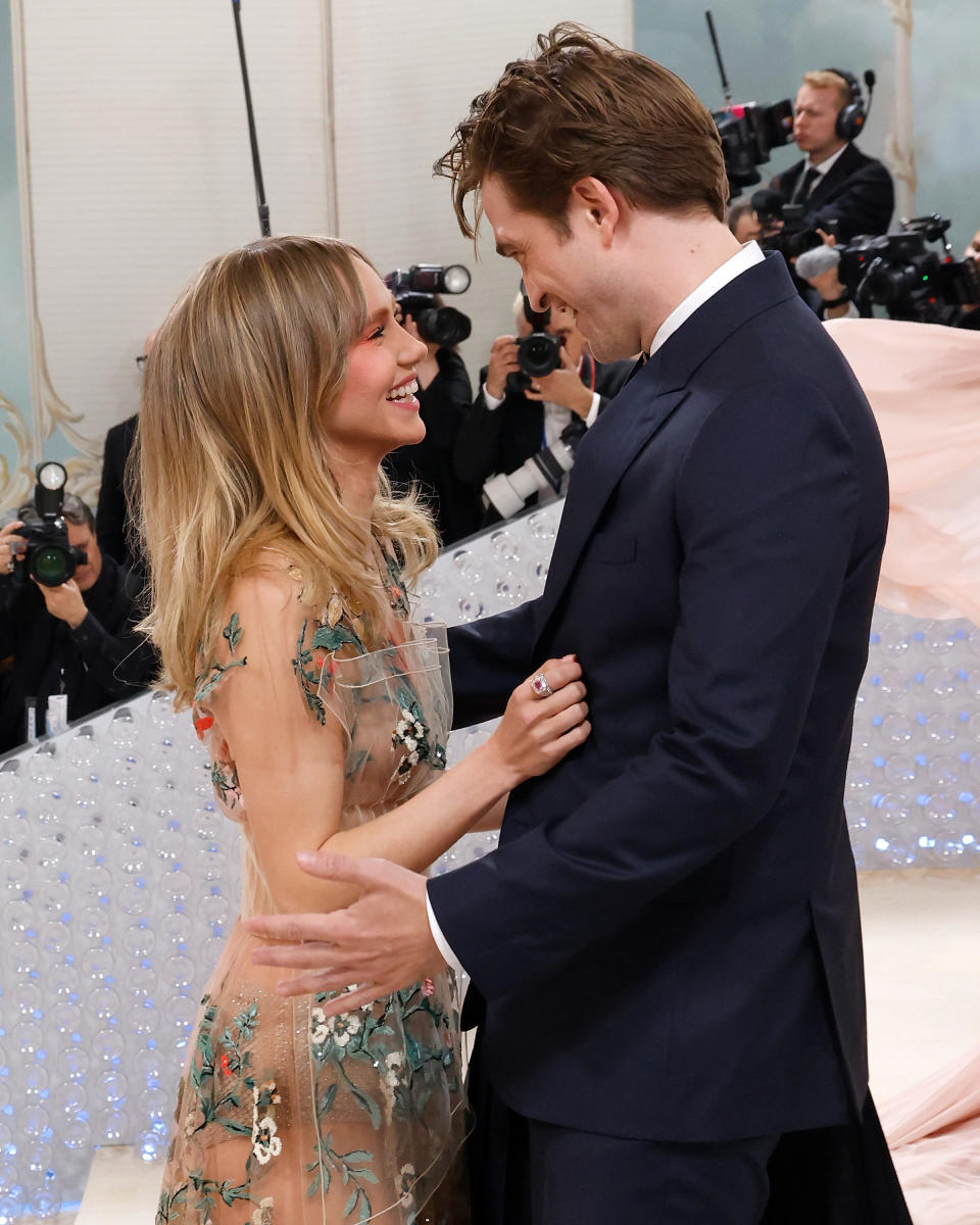 Robert Pattinson and Suki Waterhouse engagement rumors