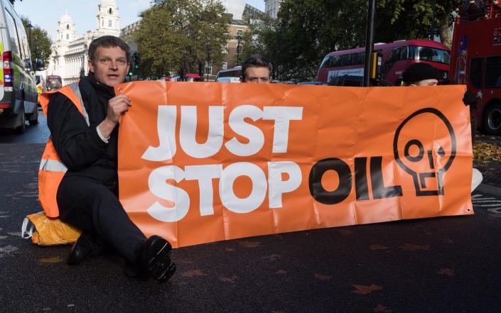 Les manifestants de Just Stop Oil ont provoqué des perturbations généralisées ce mois-ci, mais leurs homologues d'autres pays européens sont souvent punis plus sévèrement - Wiktor Szymanowicz/Agence Anadolu via Getty Images