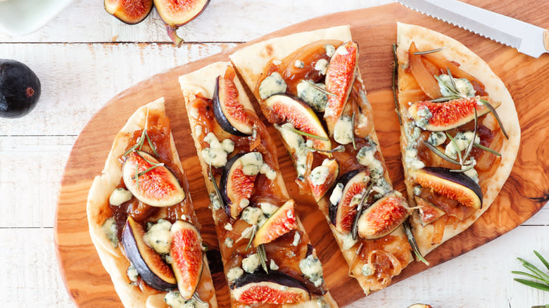 pizza with figs