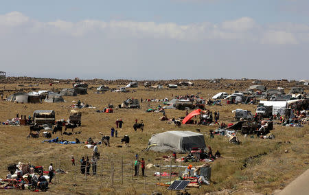 FILE PHOTO: Internally displaced people from Deraa province are gathered near the Israeli-occupied Golan Heights in Quneitra, Syria June 29, 2018. REUTERS/Alaa Al-Faqir/File Photo