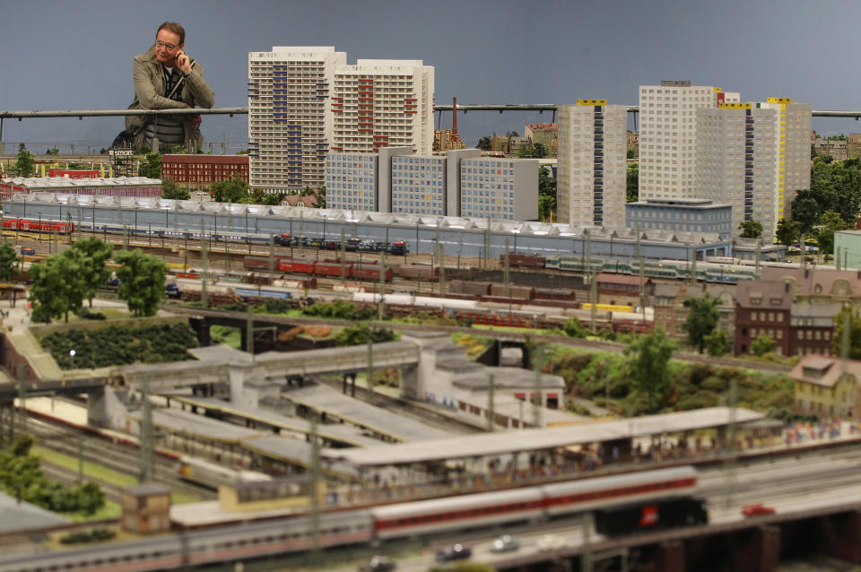 LOXX Miniature Train Landscape Recreates Central Berlin