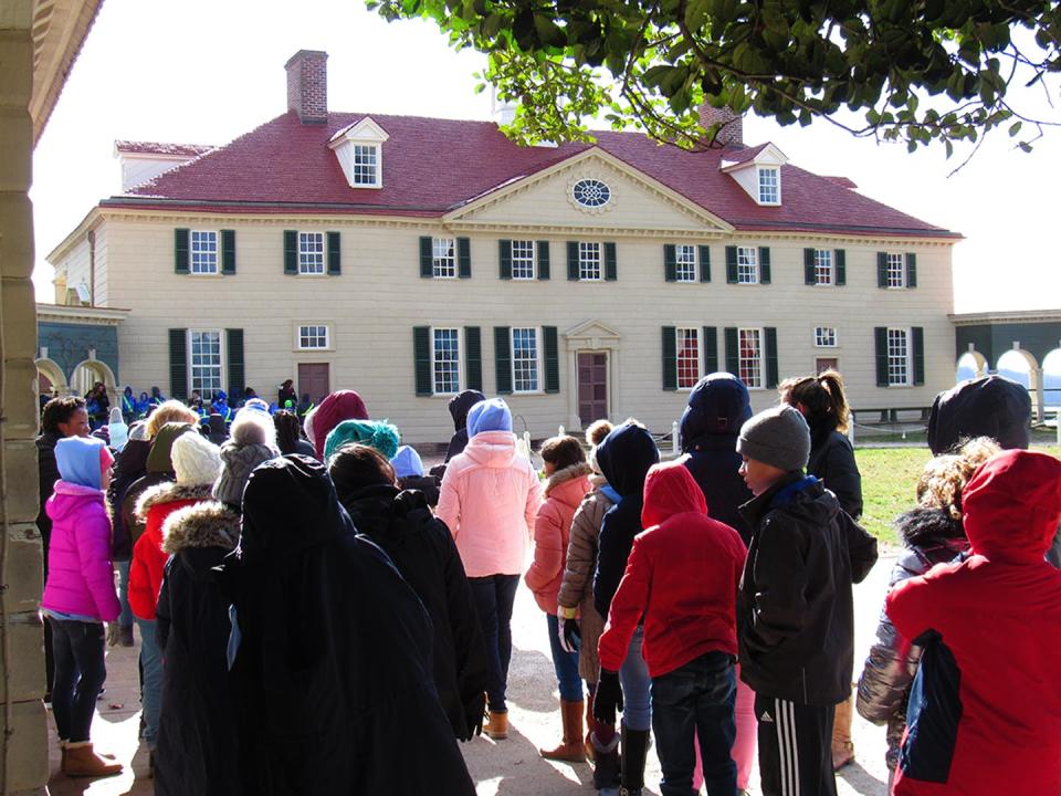 <span class="caption">A crowd waits to tour George Washington’s Mount Vernon outside Alexandria, Va.</span> <span class="attribution"><span class="source">Stephen P. Hanna</span></span>