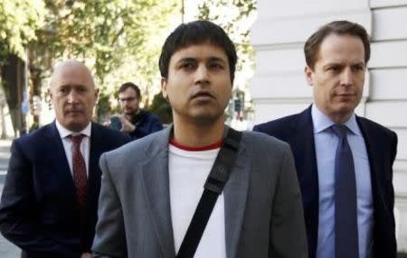 Navinder Sarao (C) arrives at Westminster Magistrates Court for an extadition hearing in London, September 25, 2015. REUTERS/Peter Nicholls