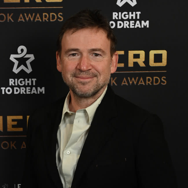 David Nicholls quería poner una escena de sexo en One Day y 'se acobardó' credit:Bang Showbiz