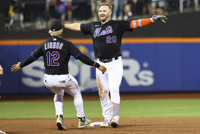 Alonso loses his shirt in Mets walk-off win! 