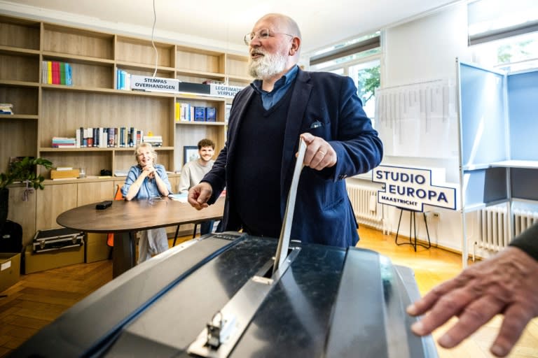 Bei der Europawahl in den Niederlanden liegt das Bündnis von Oppositionsführer Frans Timmermans laut einer Nachwahlbefragung knapp vor der Partei des Rechtspopulisten Geert Wilders. (ROB ENGELAAR)