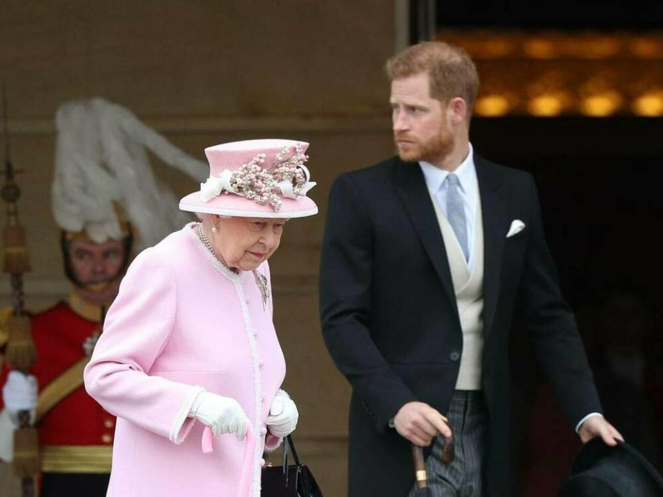 Queen Elizabeth II. und Prinz Harry im Mai 2019. (Bild: imago images/i Images)