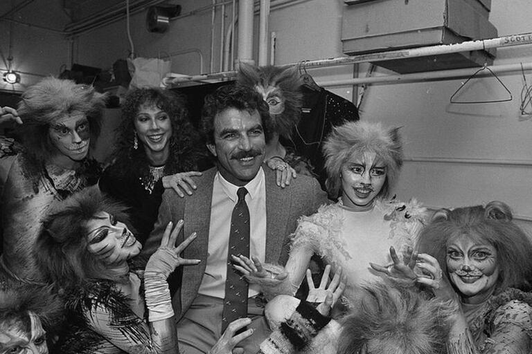 Tom Selleck en el backstage de Cats