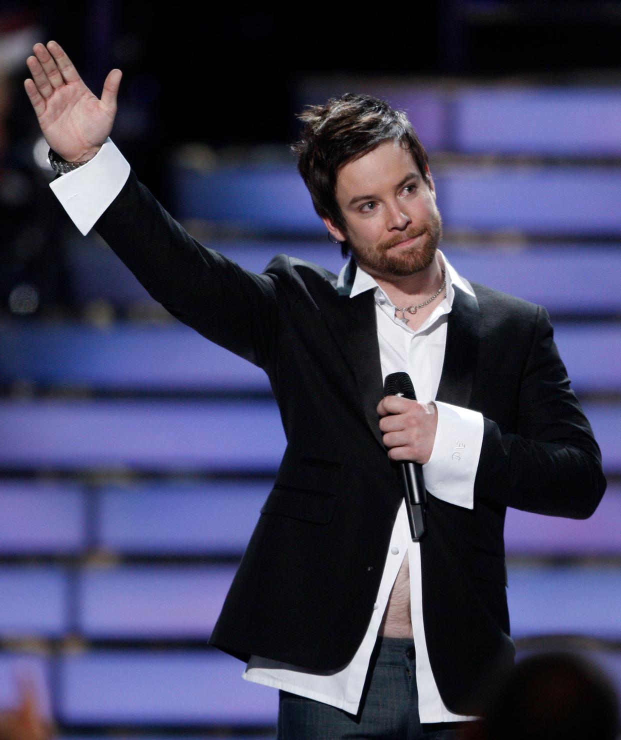 David Cook waves at the audience after being named the Season 7 winner in 2008.