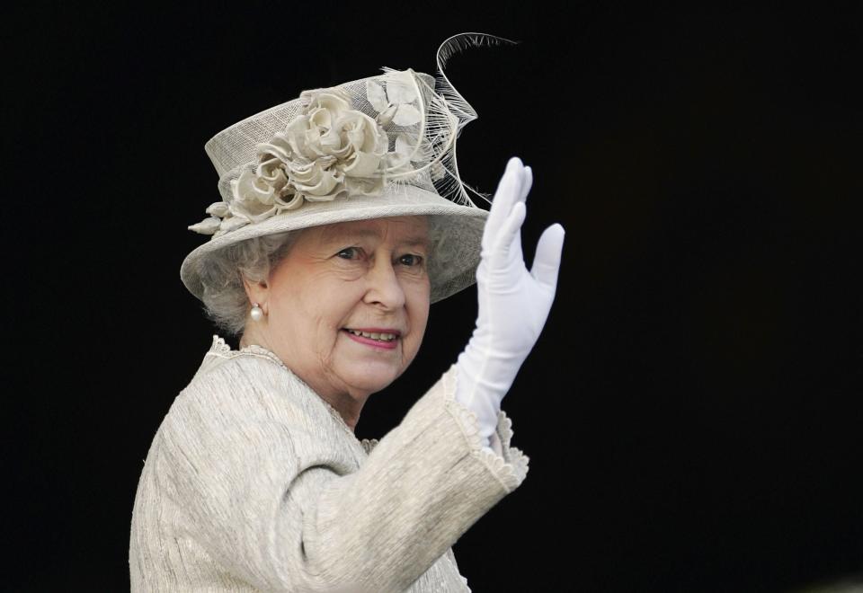 LONDON, ENGLAND - JUNE 15:  Queen Elizabeth II arrives at St Paul's Cathedral for a service of Thanksgiving held in honour of her 80th birthday, June 15, 2006 in London, England. (Photo by Tim Graham Photo Library via Getty Images) 