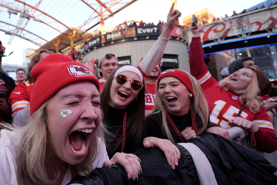 在Taylor Swift帶動下，上周日舉行的賽事中，吸引大批女性球迷。 (AP Photo/Charlie Riedel)