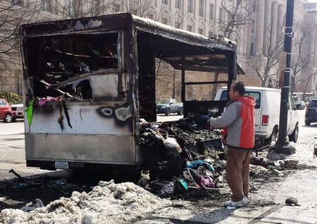 A burned-out souvenir truck that sparked a security alert at the White House is pictured in Washington March 7, 2015. REUTERS/Valerie Volcovici