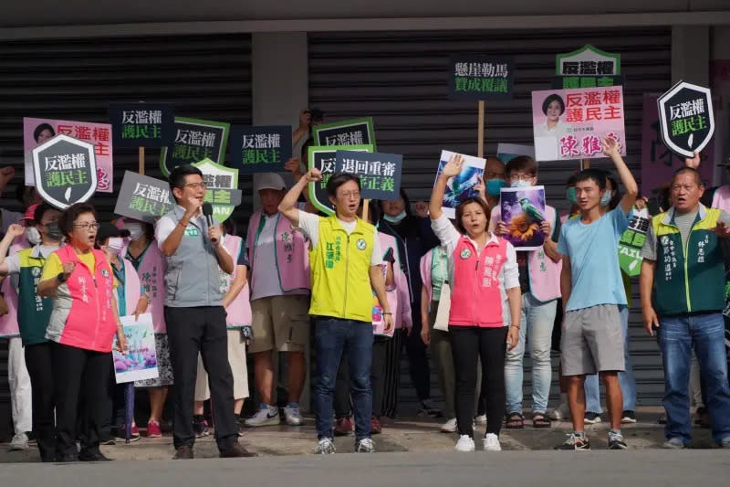 ▲反濫權、護民主街頭宣講，台中首場「站路口」聲援活動(圖／柳榮俊攝2024.6.19)