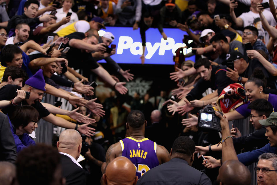 Bei den Miami Heat, den Cleveland Cavaliers und den Los Angeles Lakers hat LeBron James ordentlich abgeräumt. Das machte Einnahmen von 607 Millionen Euro. (Bild: Getty Images)