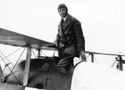 <p>Ein Pionier - nicht nur der Luftfahrt: Pilot Charles Lindbergh wollte dem Rummel um seine Person entfliehen und erwarb 1938 ... (Bild: Central Press/Getty Images)</p>