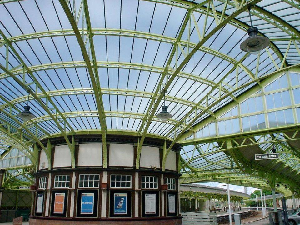 Wemyss Bay: Victorian iron work and an adjacent ferry terminal (wilm, Flickr)