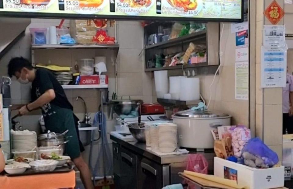 tea inn bak kut teh - stall owner