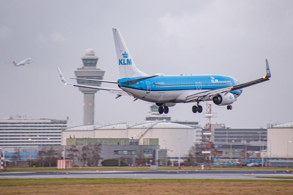 資料顯示，荷蘭皇家航空擁有波音737-800客機。(Photo by Nicolas Economou/NurPhoto)