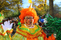 <p>A performer smiles while entertaining the crowd along the parade route in the 91st Macy’s Thanksgiving Day Parade in New York, Nov. 23, 2017. (Photo: Gordon Donovan/Yahoo News) </p>