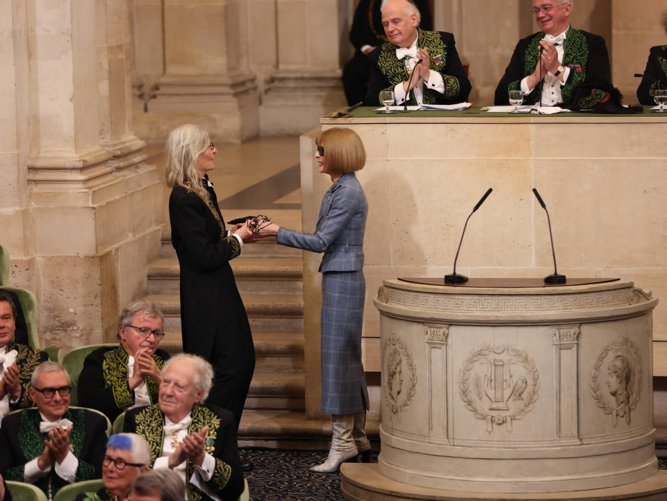 Annie Leibovitz and Anna Wintour at the Académie des Beaux-Arts.