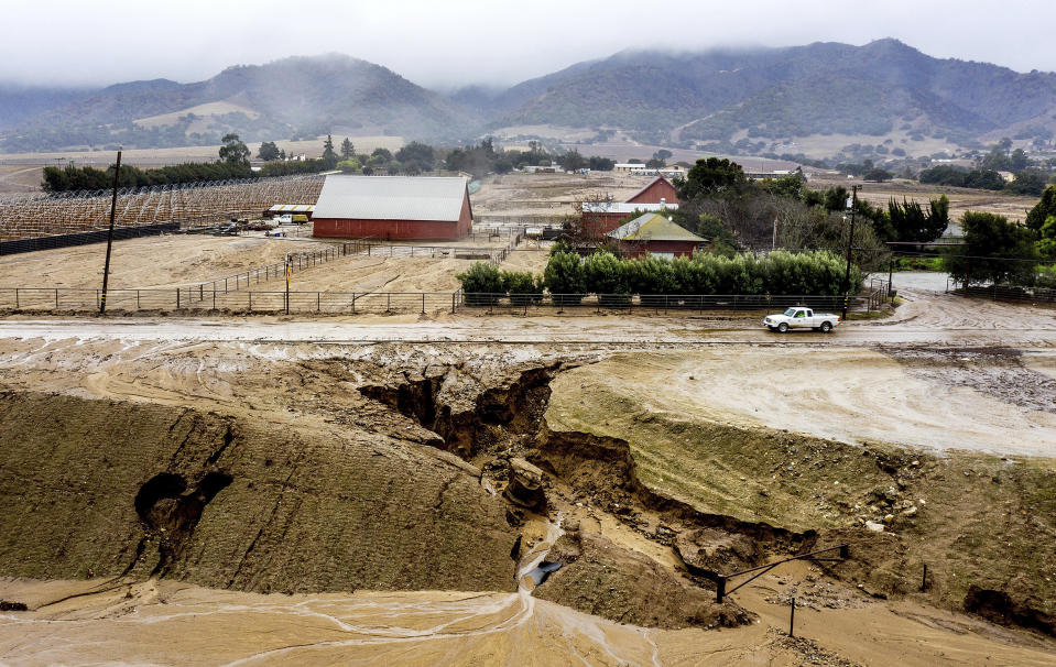 Image: California mudslides (Noah Berger / AP)