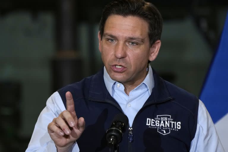 El gobernador de Florida, Ron DeSantis, habla durante un evento de campaña el 31 de mayo de 2023, en Salix, Iowa (AP Foto/Charlie Neibergall, Archivo)