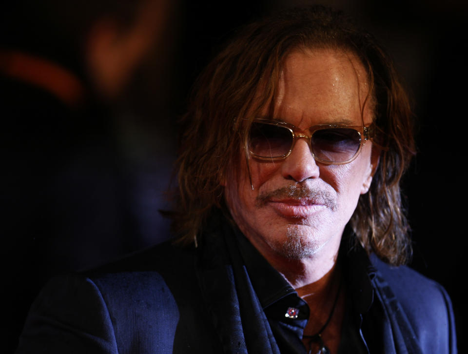 U.S. actor Mickey Rourke arrives for the 2009 BAFTA (British Academy of Film and Television Arts) awards ceremony at the Royal Opera House, in London February 8, 2009. REUTERS/Luke MacGregor (BRITAIN)