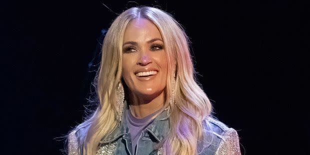 Carrie Underwood Flashes Epic Legs As She Gets Matching Tattoos With Her Mom 3786