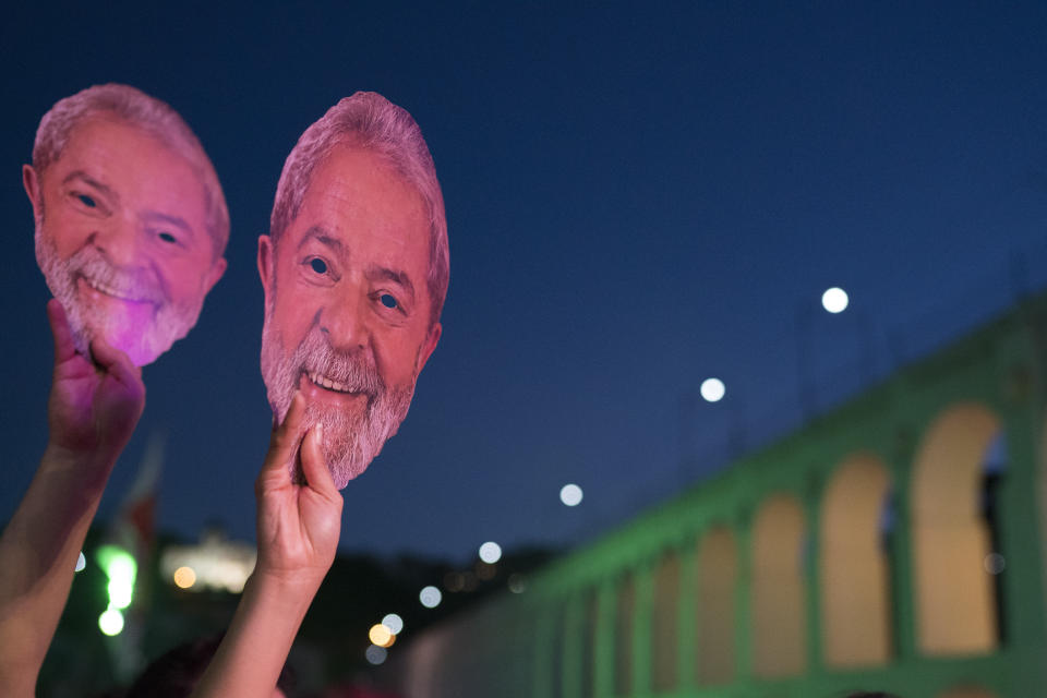 People hold up masks depicting the Brazilian former president Luiz Inacio da Silva during the Lula Free festival in Rio de Janeiro, Brazil, Saturday, July 28, 2018. Popular Brazilian musicians and social movements organized a concert to call for the release of da Silva, who has been in prison since April, but continues to lead the preferences on the polls ahead of October's election. (AP Photo/Leo Correa)
