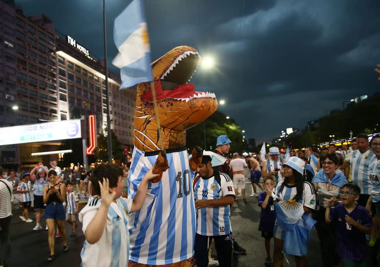 Festejos en el Obelisco por el triunfo de la Selección Argentina