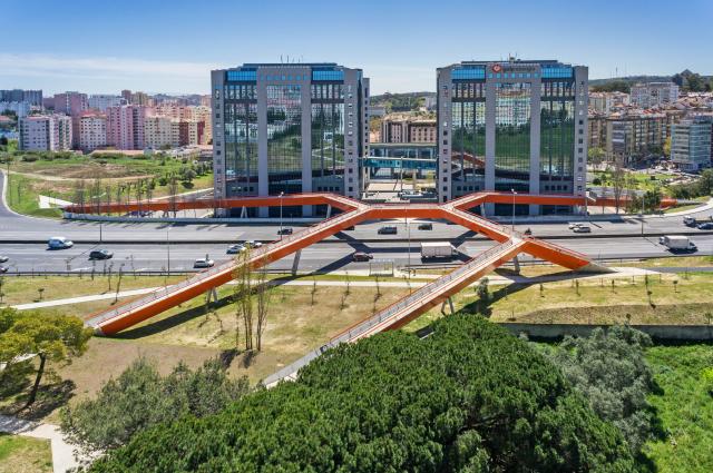 modern pedestrian bridges