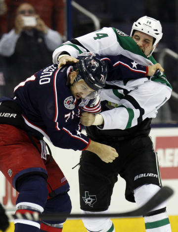 Columbus Blue Jackets&#39; Nick Foligno, left, and Dallas Stars&#39; Jamie Benn fight during the second period of an NHL hockey game in Columbus, Ohio, Tuesday, Oct. 14, 2014. (AP Photo/Paul Vernon)