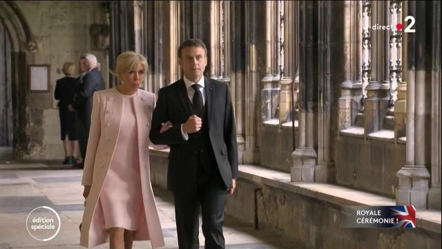 Brigitte Macron en robe et manteau Louis Vuitton