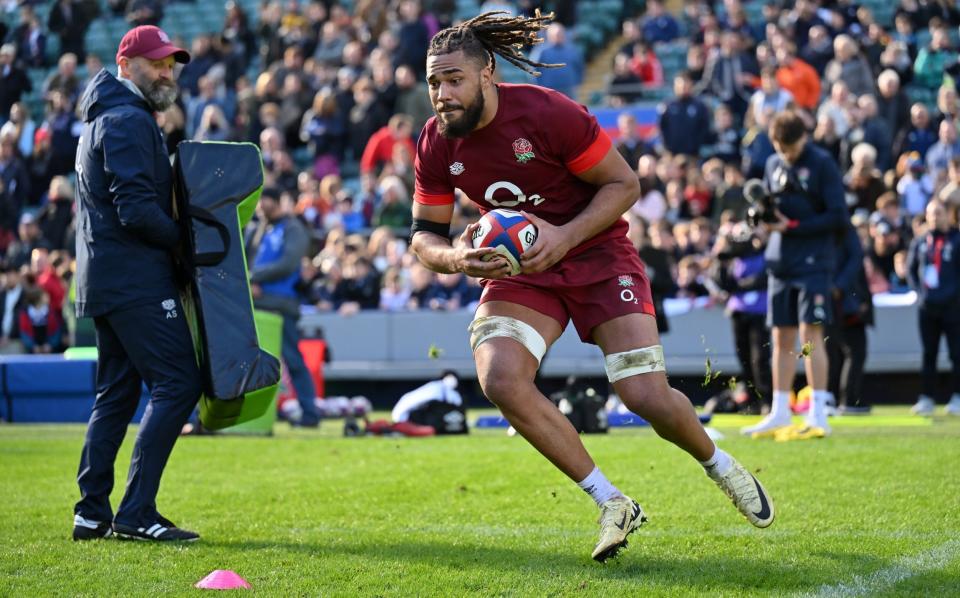 Chandler Cunningham-Smith during training at Twickenham