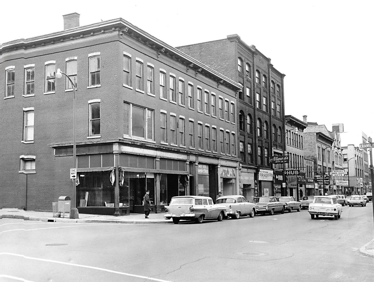 This is what the 200 block of Bleecker Street in downtown Utica looked like in 1962—the south side from Burnett Street looking west to Charlotte Street. Some of the businesses there were The Hub restaurant, Pickers Gift and Lamp Shop, the Style Shop women’s clothes, the Muriel Bonnet shop, Winner’s women clothes, the Famous Millinery shop and Mademoiselle Bridal Shop.