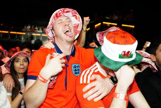 Fans sehen Wales gegen England – FIFA Fussball-Weltmeisterschaft 2022