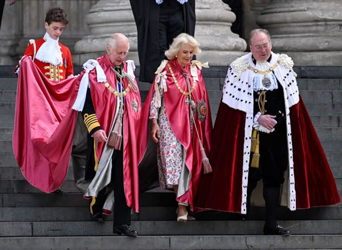 Los Reyes salen de la catedral