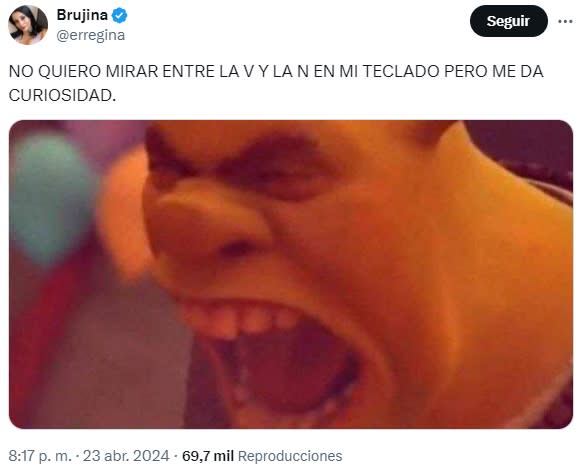 mira entre las letras teclado meme