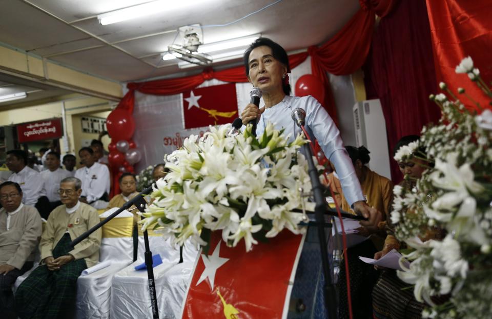 Myanmar's pro-democracy opposition leader Aung San Suu Kyi gives a speech at a ceremony to mark the 25th anniversary of the founding of the National League for Democracy (NLD) at the political party's head office in Yangon September 27, 2013. (REUTERS/Soe Zeya Tun)