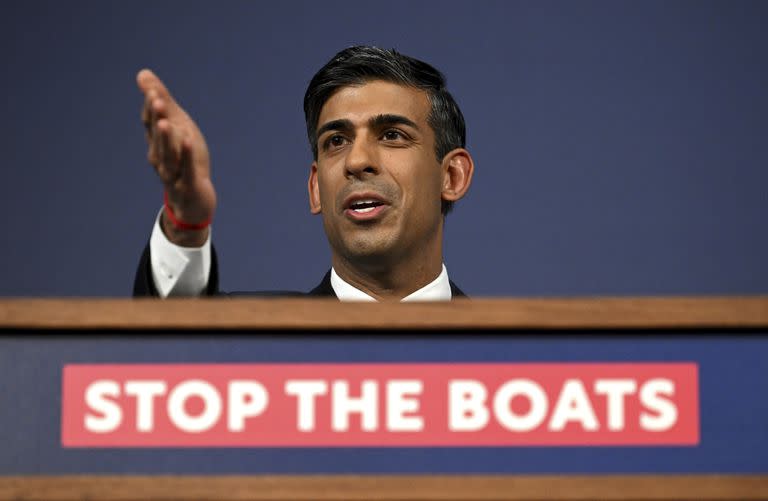 El premier Rishi Sunak, al lanzar la nueva legislación en Downing Street, en Londres. (Leon Neal/via AP)