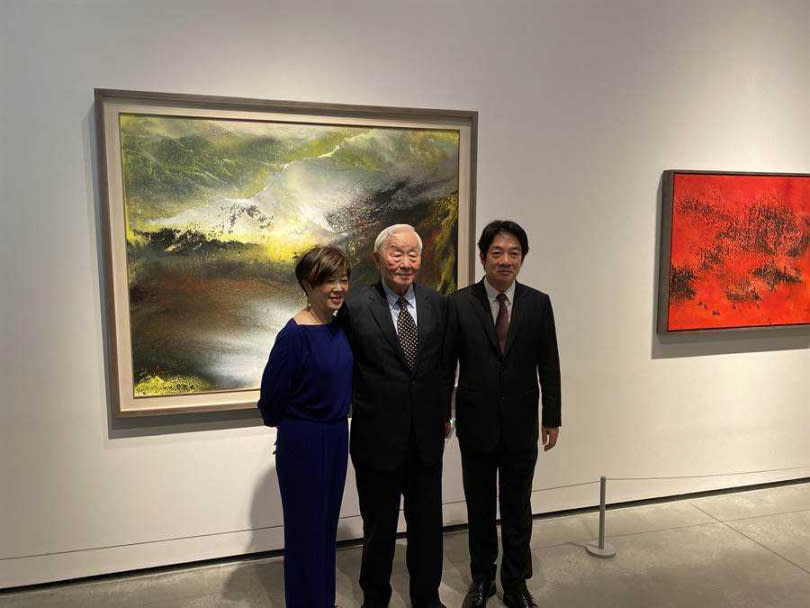 副總統賴清德欣賞張淑芬畫展，跟張忠謀夫婦合影。（圖／中國時報曹婷婷攝）