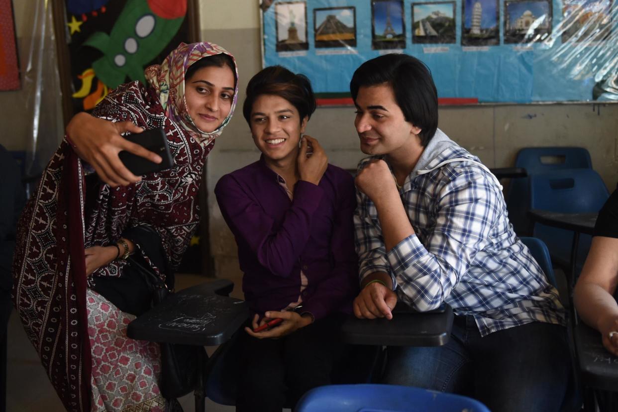 Pakistan: teacher Eeman (L) takes selfie with students on the first day of the first transgender school in Lahore: AFP/Getty Images