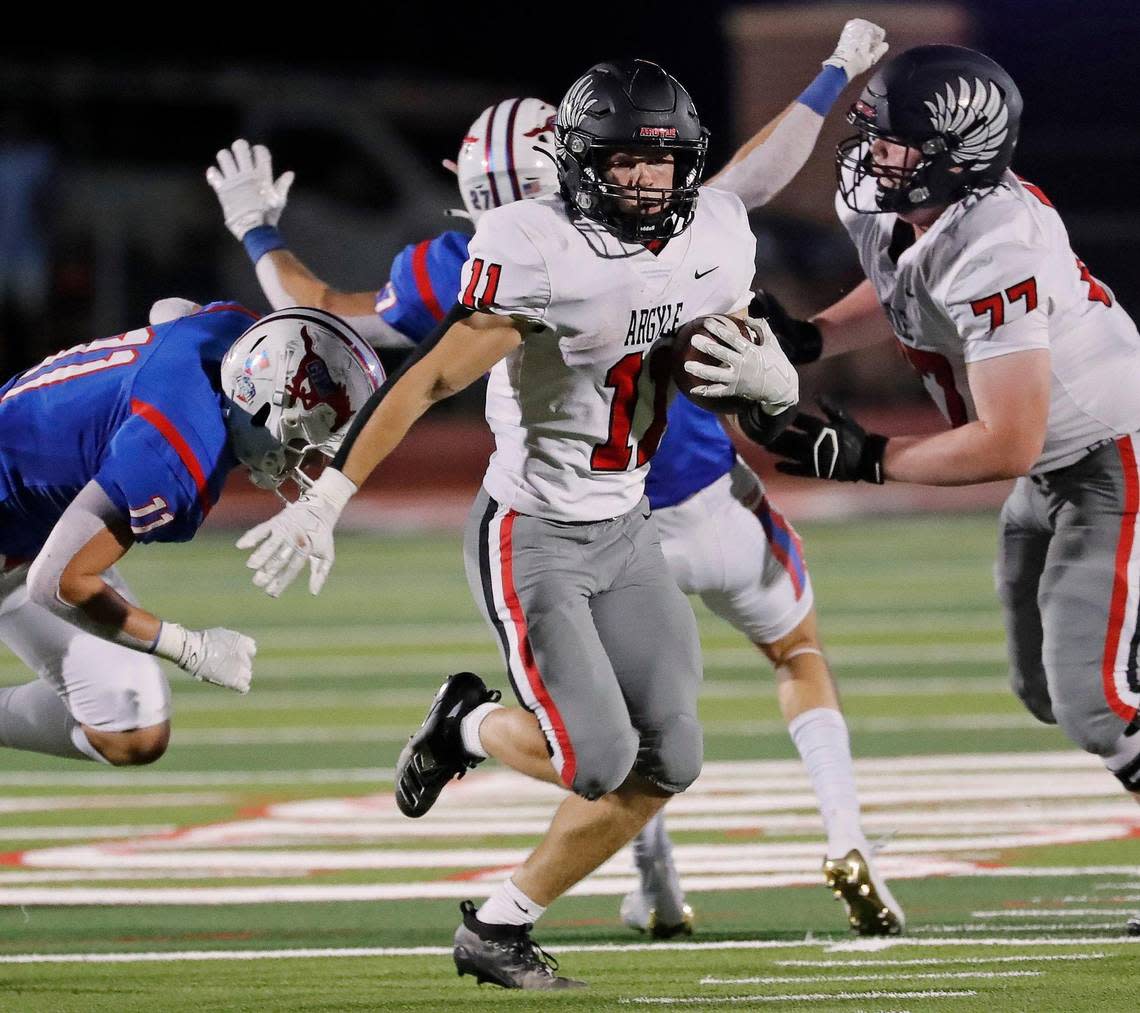 Argyle running back RJ Bunnell (11) scampers to the sidelines for a gain in the second half of a high school football game at Mustang-Panther Stadium in Grapevine, Texas, Friday, Sept. 09, 2022. Argyle defeated Grapevine 31-15. (Special to the Star-Telegram Bob Booth)