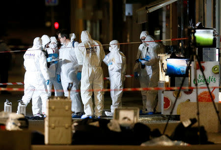 Forensic officers inspect the site of a suspected bomb attack in central Lyon, France May 24, 2019. REUTERS/Emmanuel Foudrot