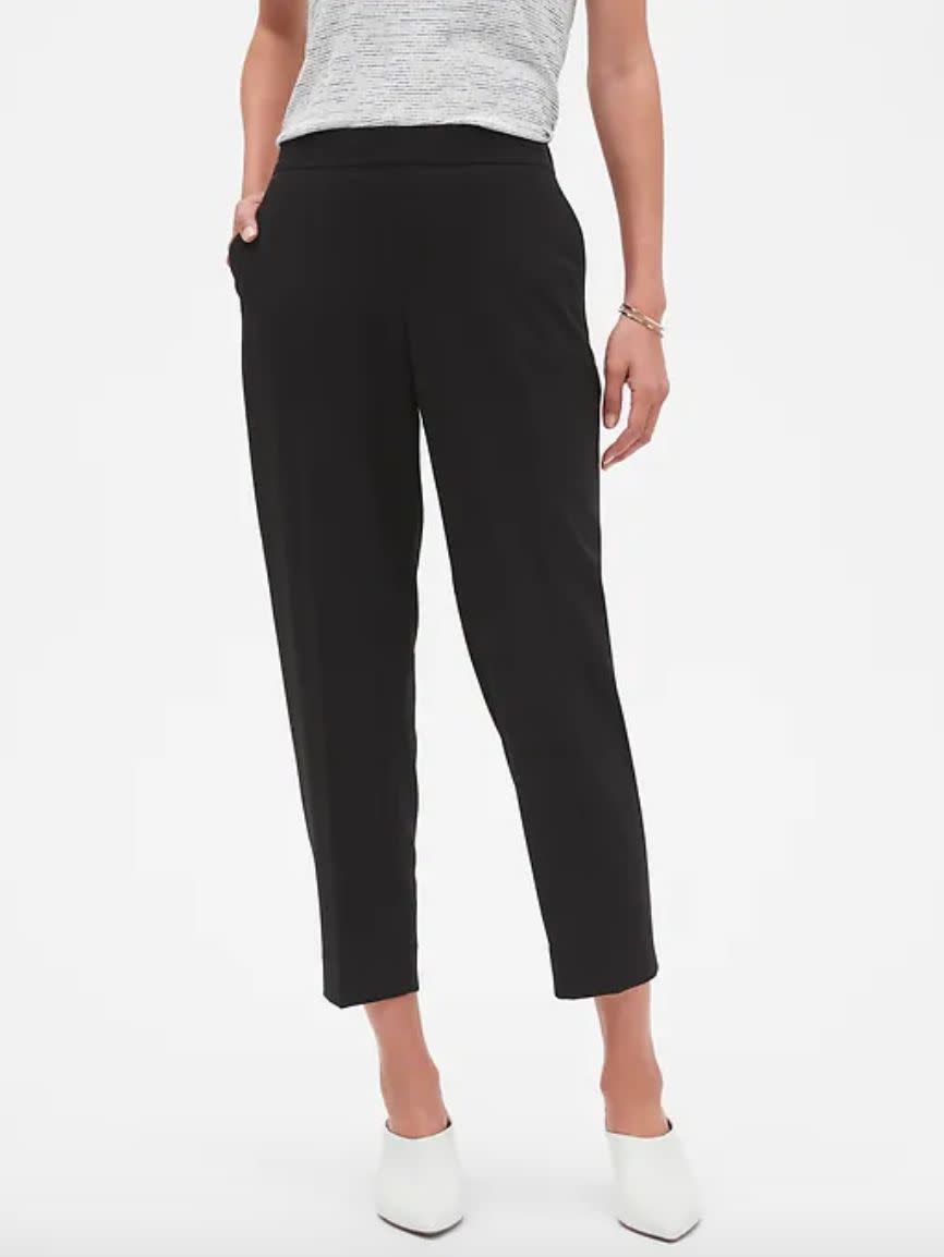 These pants come in sizes 0 to 20. <a href="https://fave.co/3eRo4zB" target="_blank" rel="noopener noreferrer">Find them for $35 at Banana Republic Factory</a>.